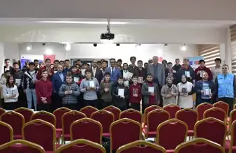 Kutsal Kitap Dağıtımı: Gençlere Rehberlik