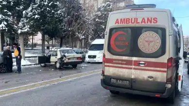 Karaman'da Trafik Kazası: Yaralı Var