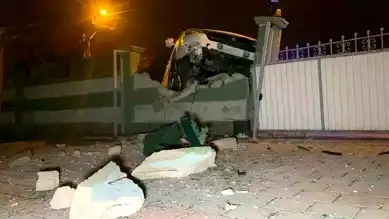 Karaman'da Kontrol Kaybı: Duvara Çarpma! Yaralı Yok