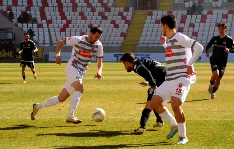 Karaman FK, Aksarayspor'a Ev Sahipliğinde Mağlup Oldu