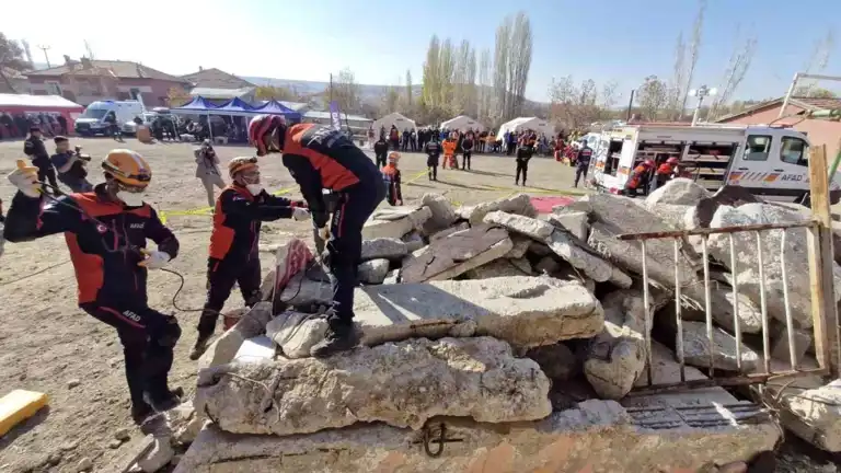 Gerçeğe Yakın Deprem Tatbikatı