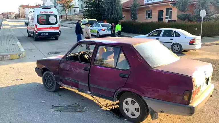 Karaman'da Motosiklet-Otomobil Kazası: 2 Yaralı
