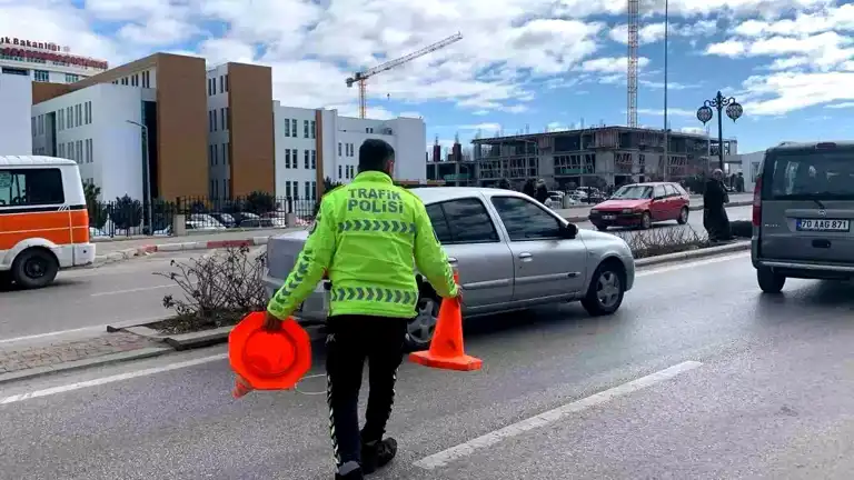 Karaman'da Çocuk Çarpıldı, Hastaneye Kaldırıldı