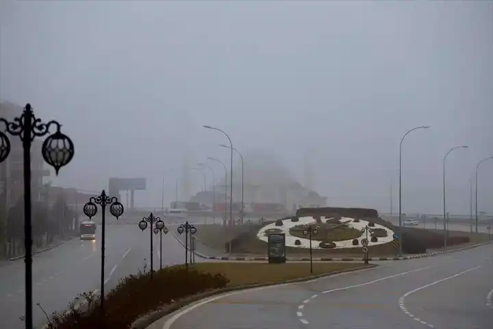 Karaman'da Yoğun Sis Hayatı Felç Etti