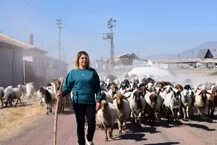 Köyde Hayvancılık Yapan Genç Anne: Devlet Desteğiyle Başarı Hikayesi